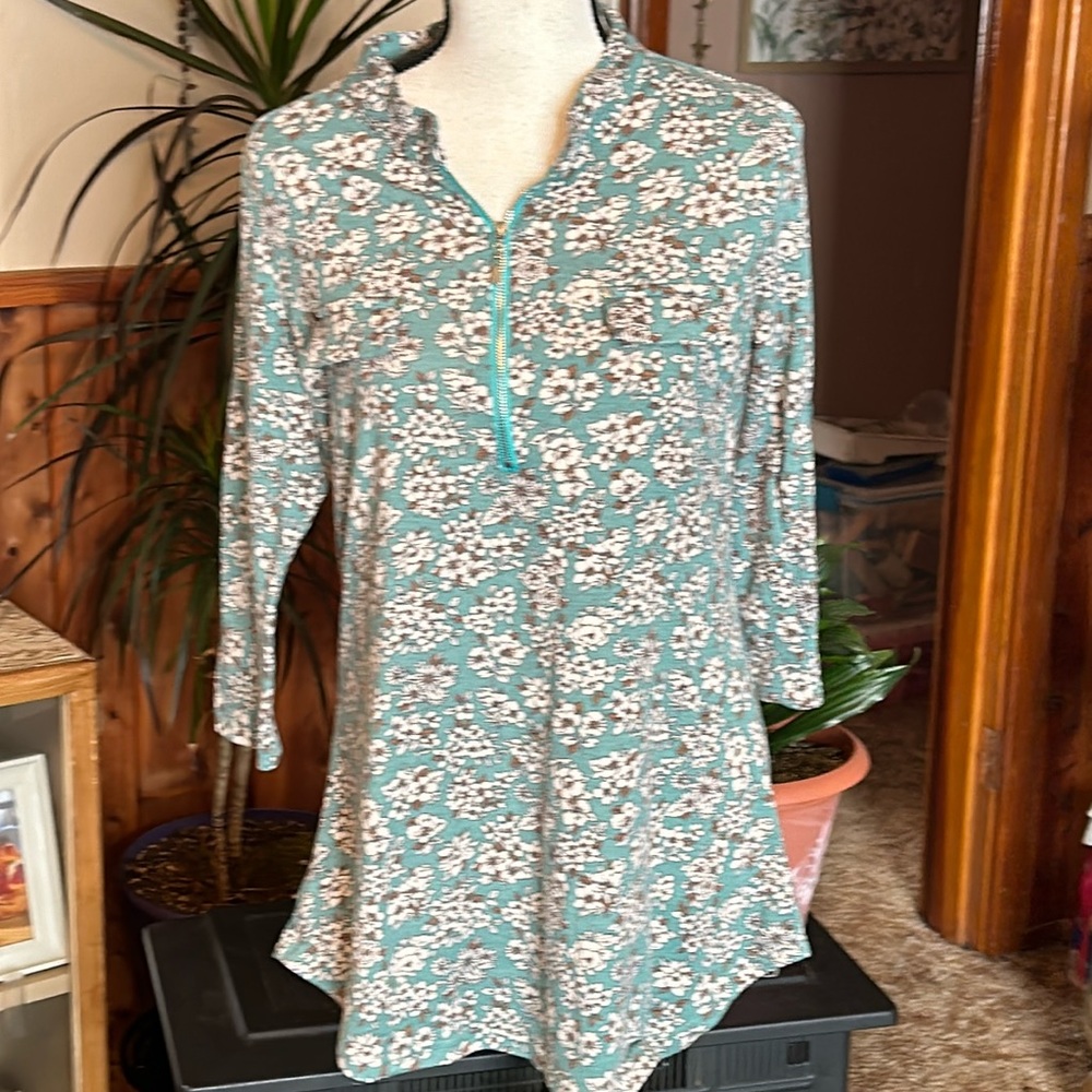 💜💜 Ladies Beautifully Colored 3/4 Sleeved Top by NINEDAILY Size M